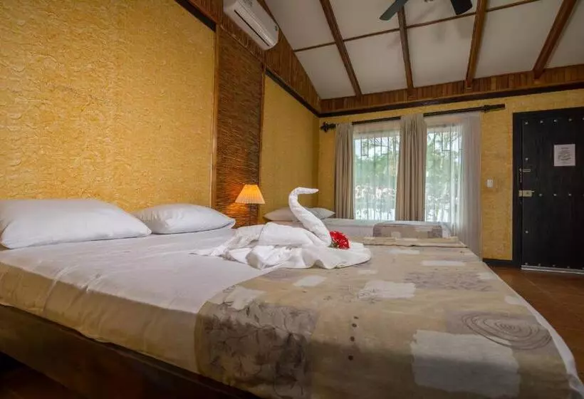 هتل Pacific Paradise Resort