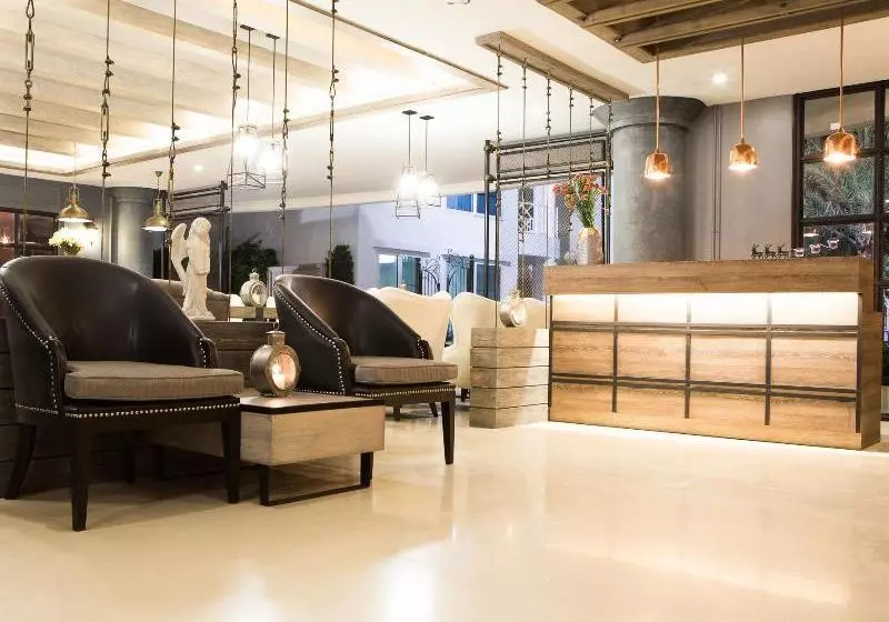 Hotel The Verona Riviera