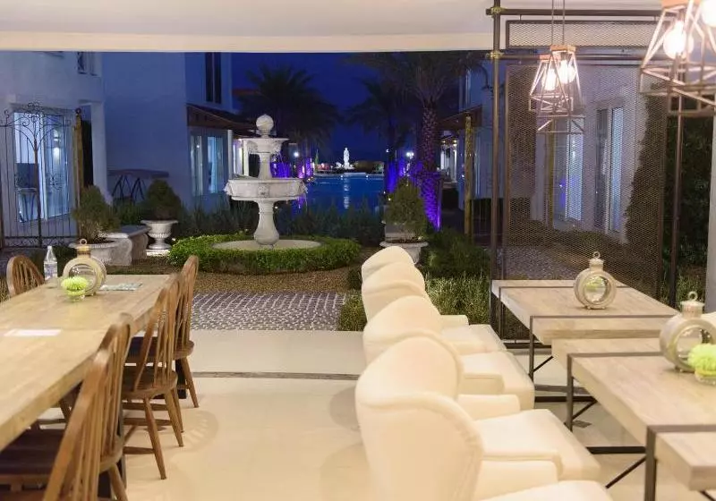 Hotel The Verona Riviera