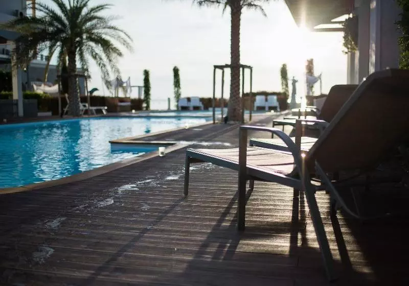 Hotel The Verona Riviera