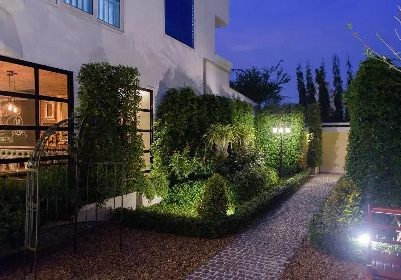 Hotel The Verona Riviera