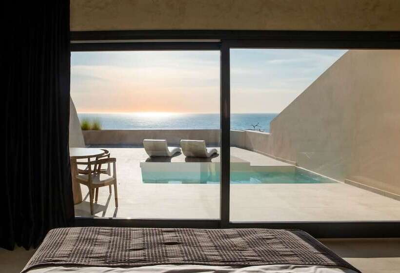 Hotel Pnoé Luxury Suites