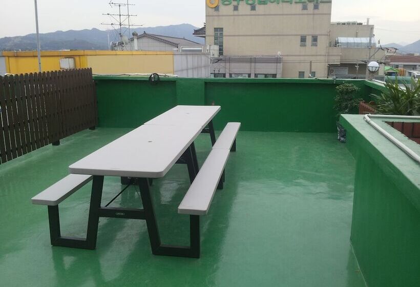 הוסטל Gyeongju Namu Guesthouse