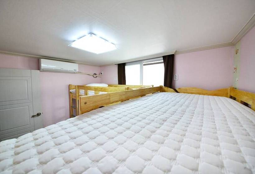 הוסטל Gyeongju Namu Guesthouse