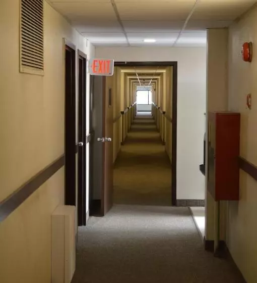 Отель Airport Traveller S Inn