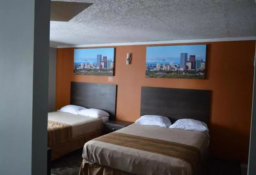 Отель Airport Traveller S Inn