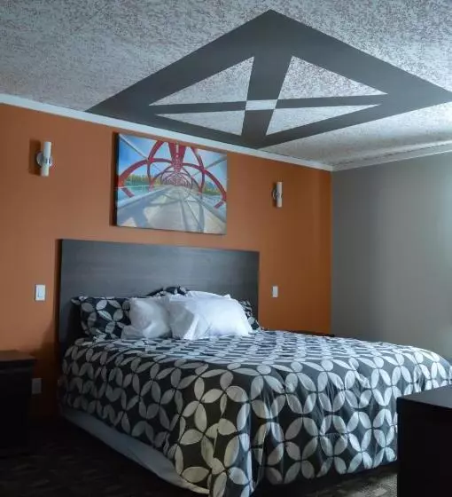 Отель Airport Traveller S Inn