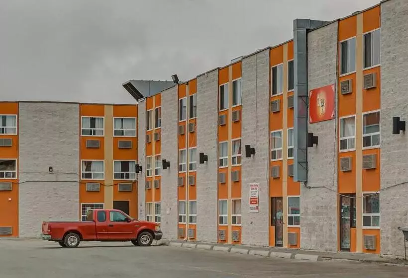 Отель Airport Traveller S Inn