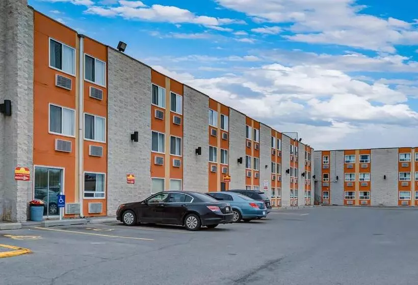 Отель Airport Traveller S Inn