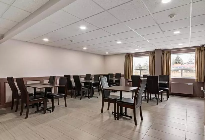 Отель Airport Traveller S Inn