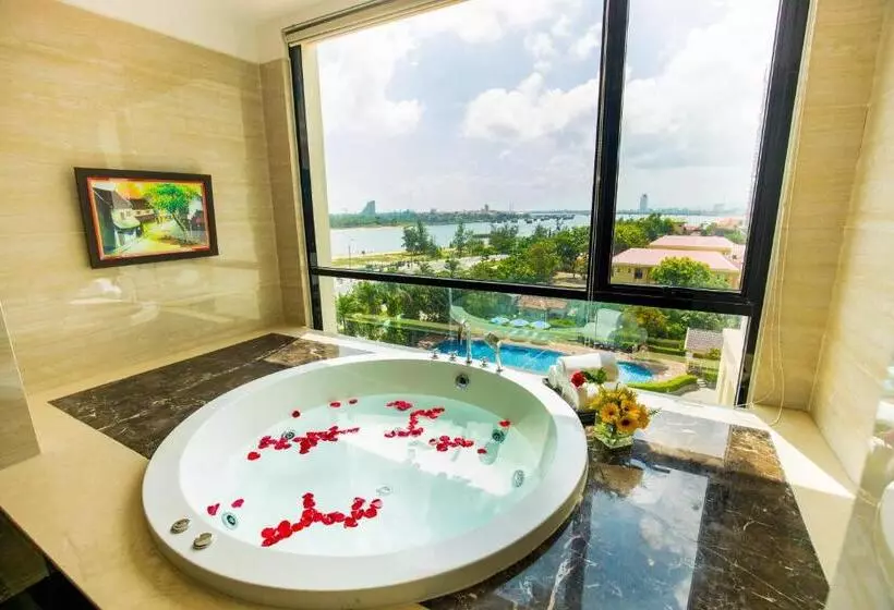 酒店 Muong Thanh Holiday Quang Binh