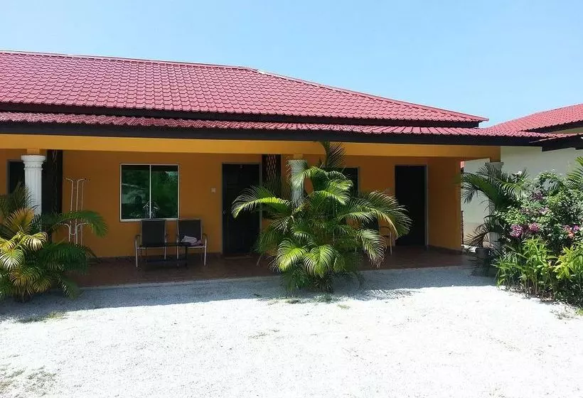 هتل Pantai Tengah Beach Inn