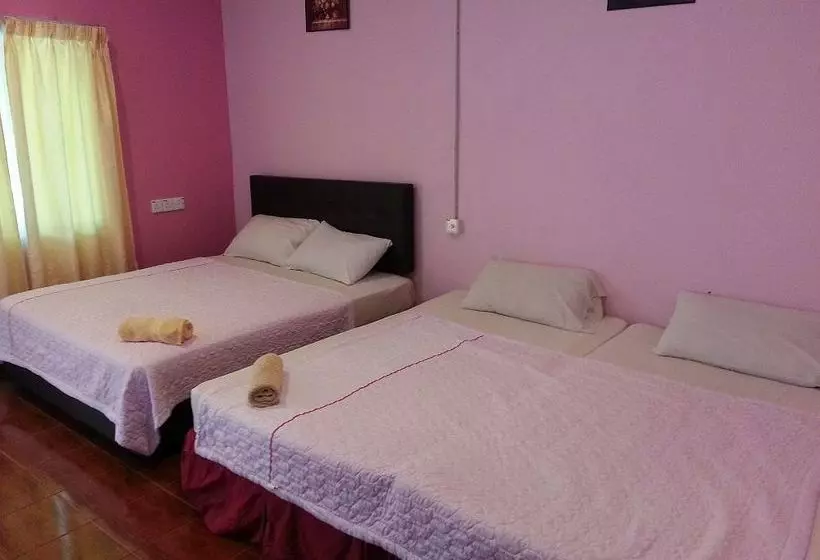 هتل Pantai Tengah Beach Inn