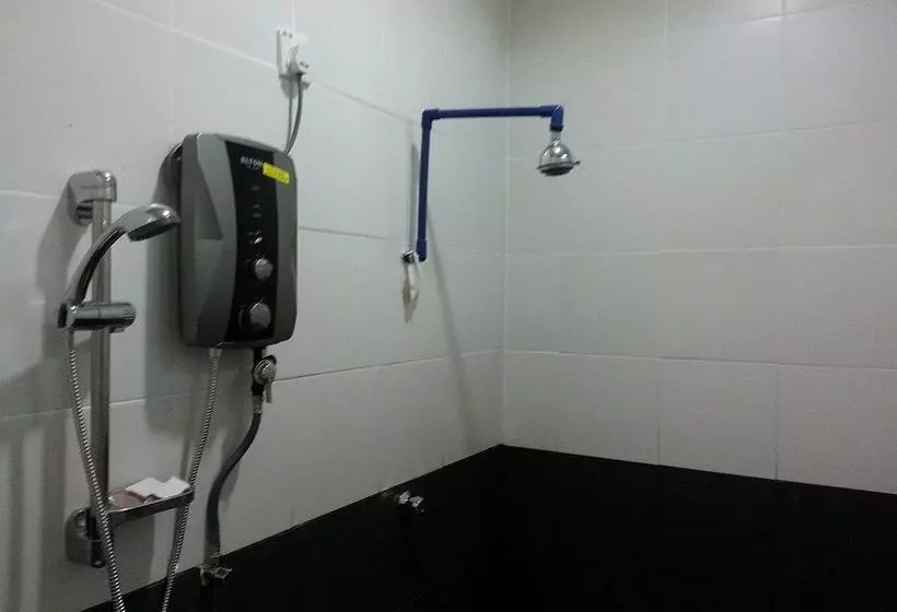 هتل Pantai Tengah Beach Inn