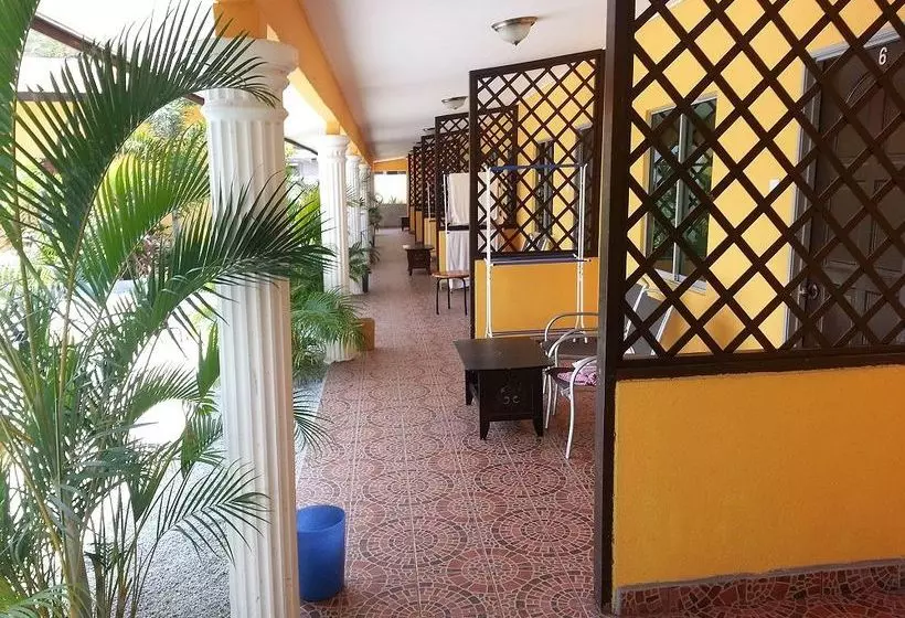 هتل Pantai Tengah Beach Inn