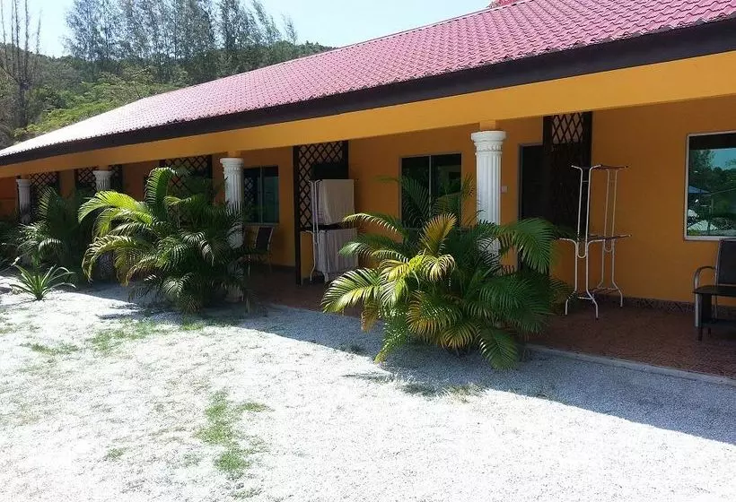 هتل Pantai Tengah Beach Inn
