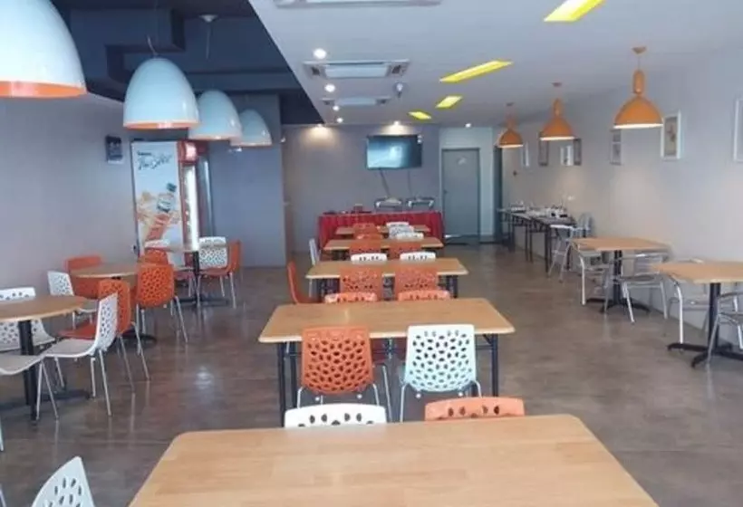 Hotel Jq Station Eight Inn