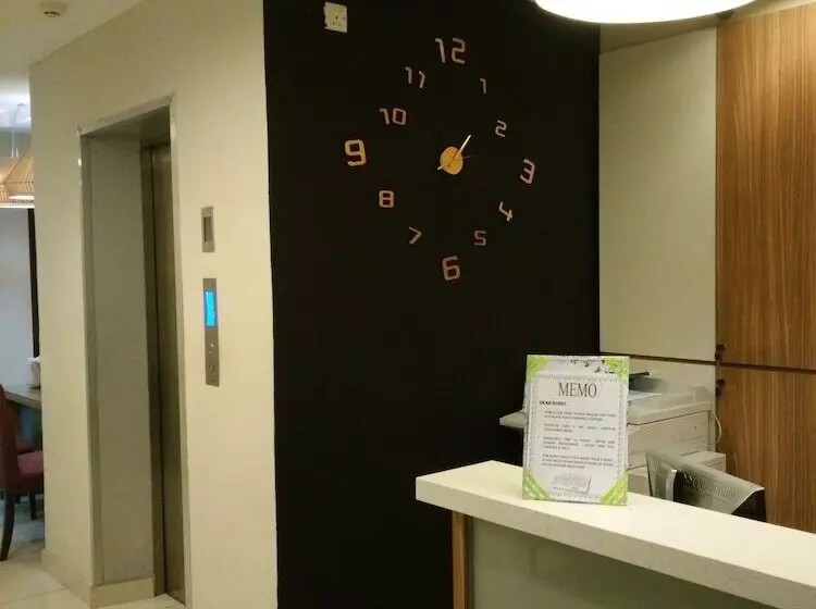 Hotel Jq Station Eight Inn