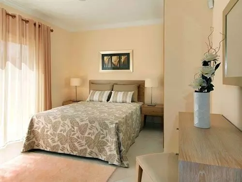 Oasis Parque Country Club