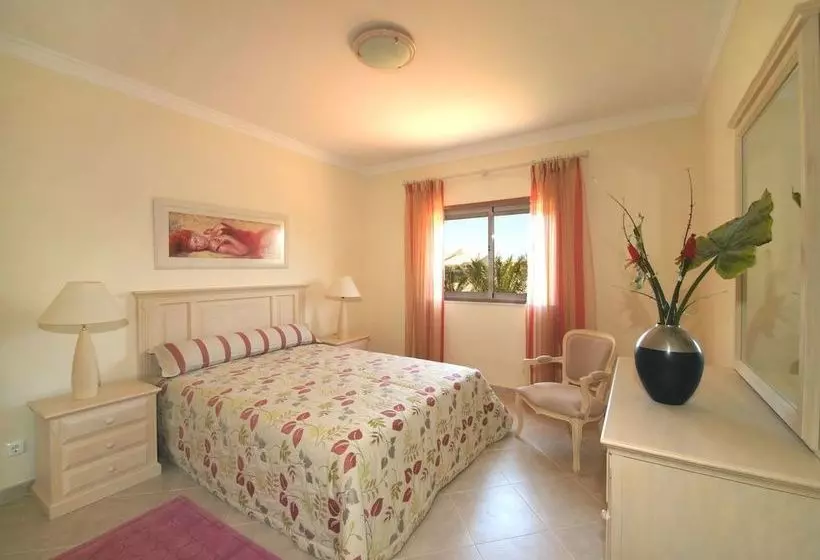 Oasis Parque Country Club