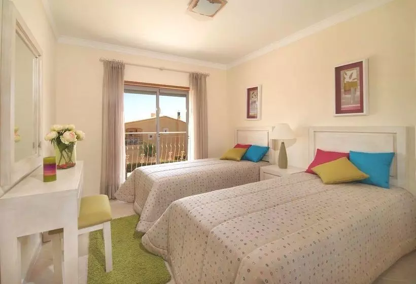 Oasis Parque Country Club