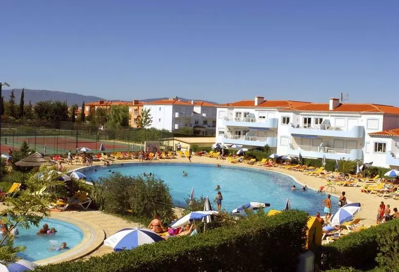 Oasis Parque Country Club