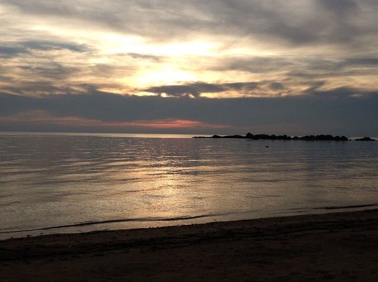 Resort Hut Sun Bungalow