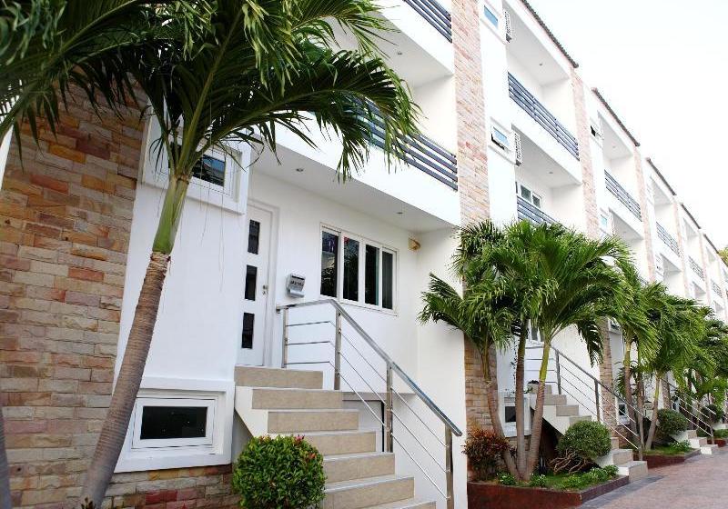 Hidden Palm Pool Villas