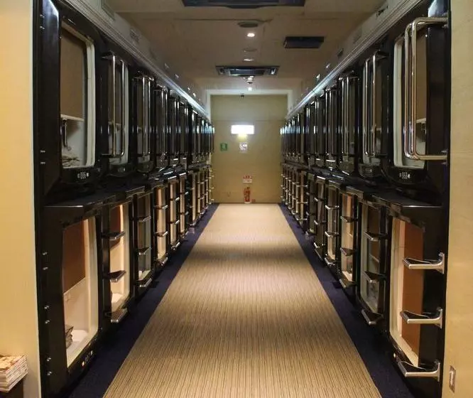 Sauna & Spa Hotel Avinel Fukuoka Caters To Men Hostel