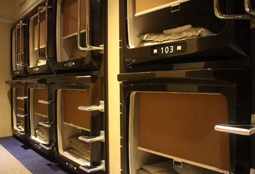 Sauna & Spa Hotel Avinel Fukuoka Caters To Men Hostel