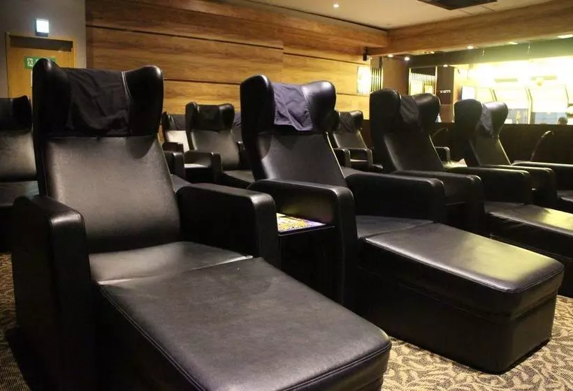 Sauna & Spa Hotel Avinel Fukuoka Caters To Men Hostel