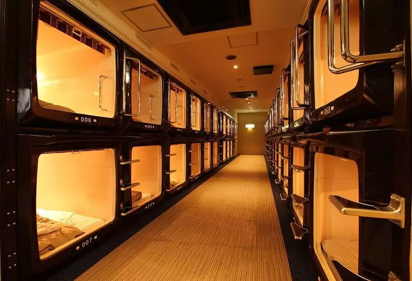 Sauna & Spa Hotel Avinel Fukuoka Caters To Men Hostel