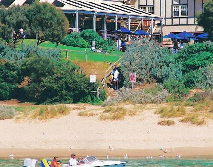 Bayside St Johns Close