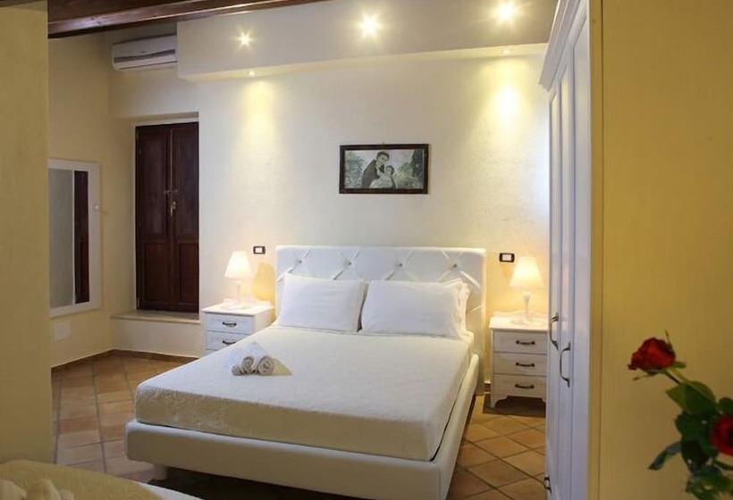 Bed and Breakfast Palazzo Madeo   Residenza D Epoca