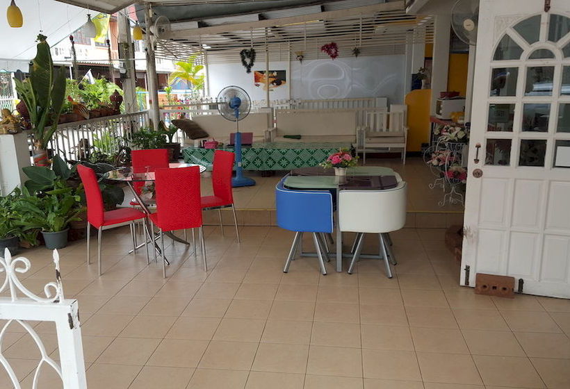 Hotelli Laila Food And Drink Guesthouse