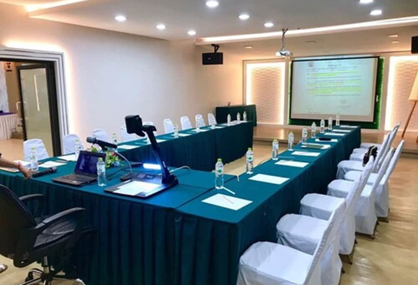 בית מלון כפרי The One Surat