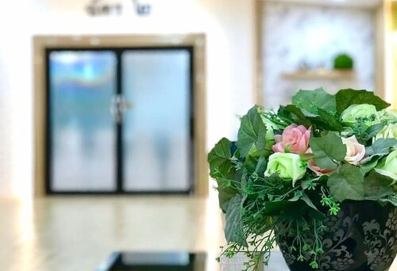 בית מלון כפרי The One Surat