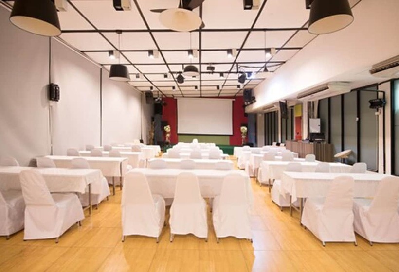 בית מלון כפרי The One Surat