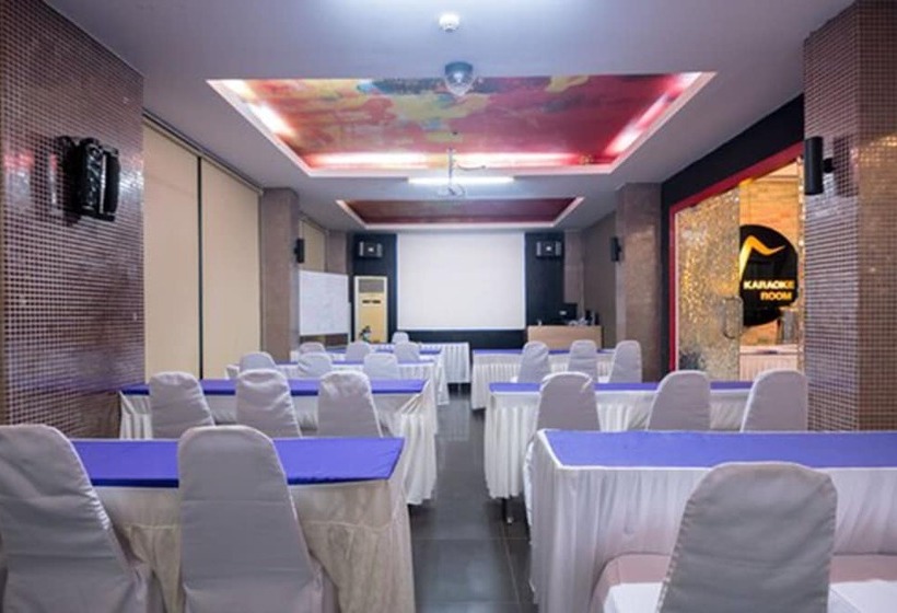 בית מלון כפרי The One Surat