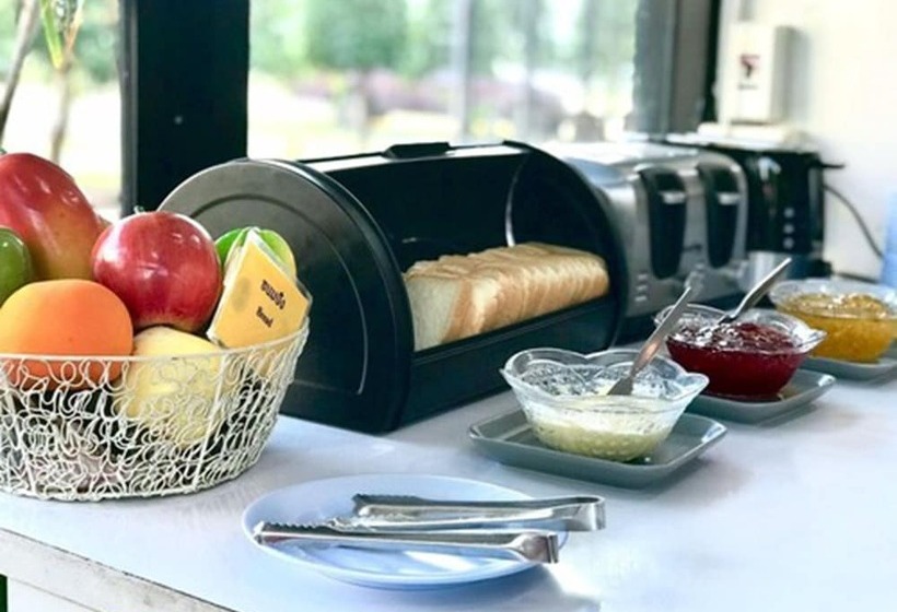 בית מלון כפרי The One Surat