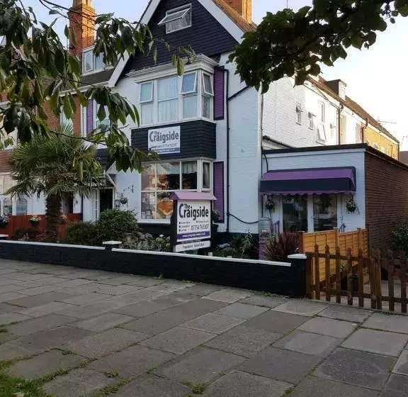 تختخواب و صبحانه The Craigside