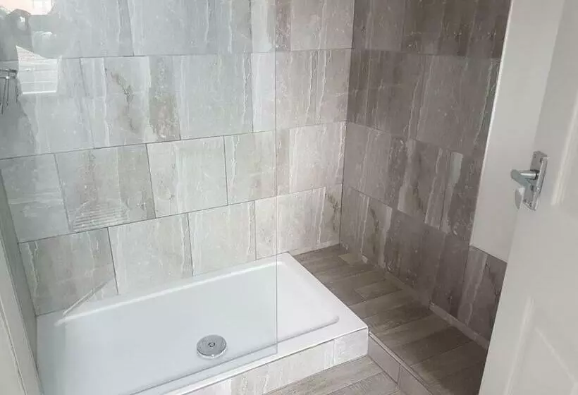 تختخواب و صبحانه The Craigside