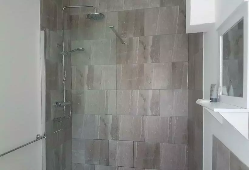 تختخواب و صبحانه The Craigside