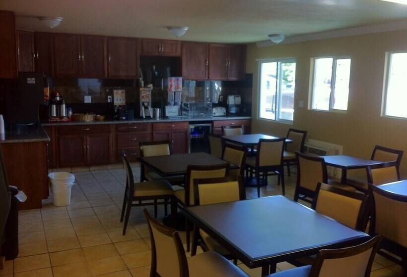 호텔 1st Interstate Inn