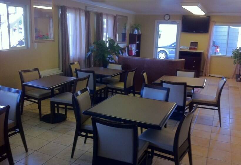 호텔 1st Interstate Inn