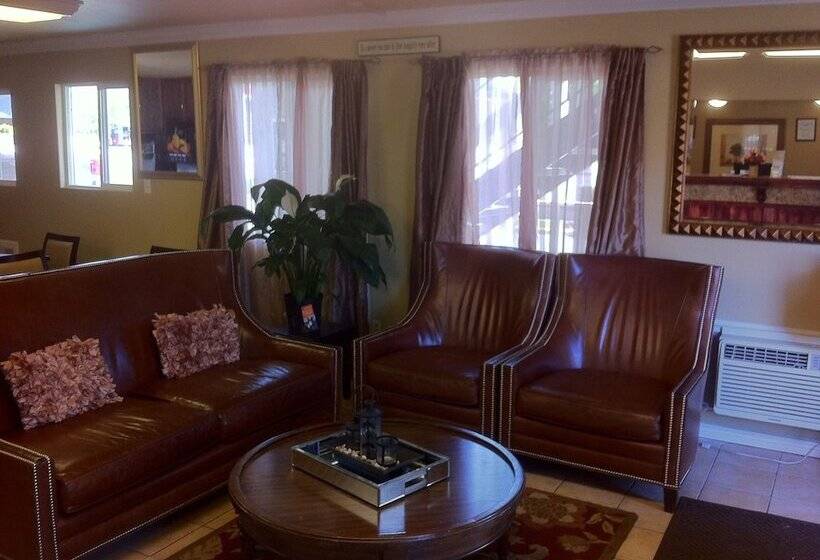 호텔 1st Interstate Inn