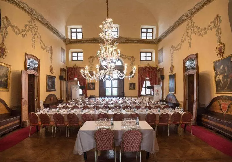 Отель Castello Di Guarene