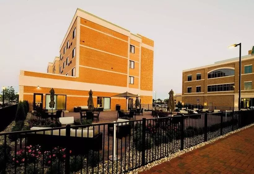 Szálloda Courtyard Bay City