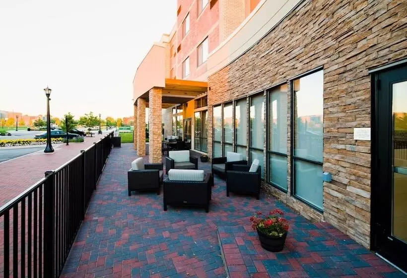 Szálloda Courtyard Bay City