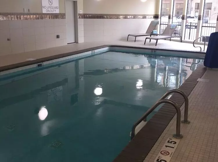 Szálloda Courtyard Bay City